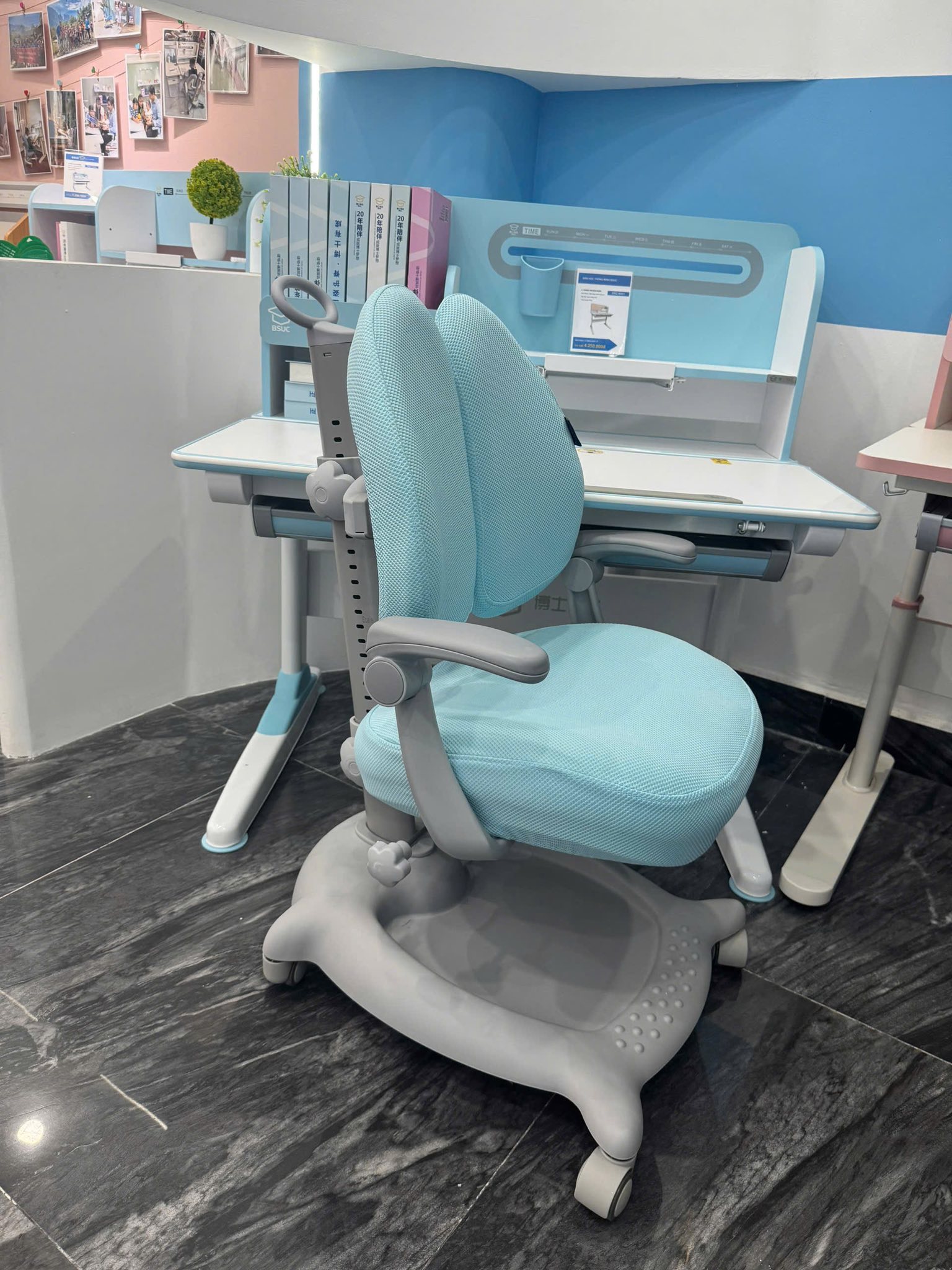 577868157_868818788834294_4360875825918369146_n